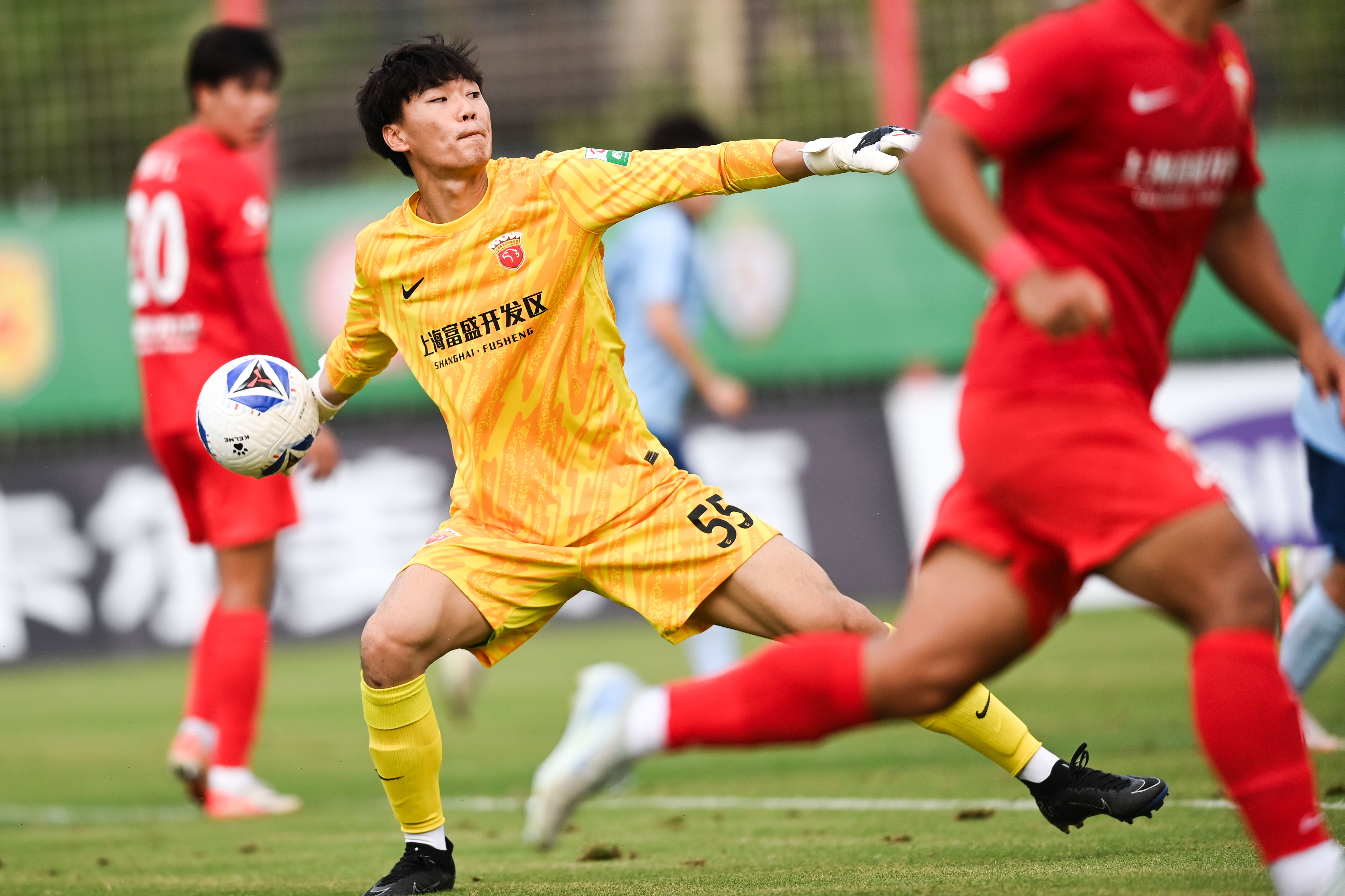 九游网页客户端-清晨中超传出新动向，浙江队完成体检，管理层表态：压力陡增，控场能力受关注的简单介绍