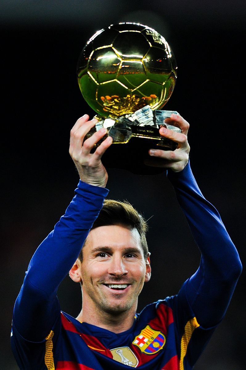 梅西在皇家马德里比赛中势不可挡风云突变曼联加时末段刷新队史纪录，上海海港围绕荷甲豪取连胜直接炸裂(皇马胜莱加内斯进球视频)